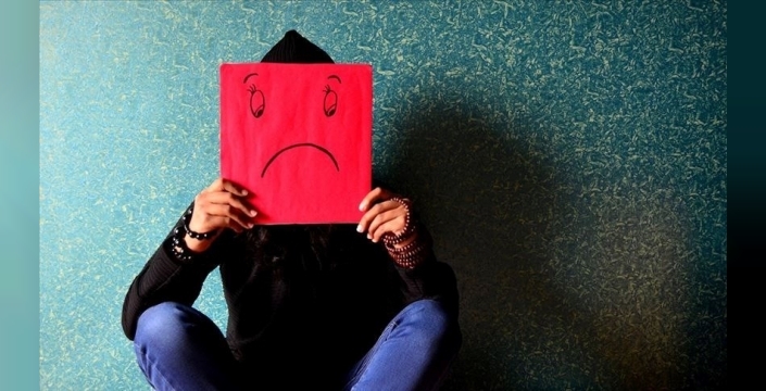 Yeni araştırma: Genç yetişkinler, dünyanın en mutsuz kesimi