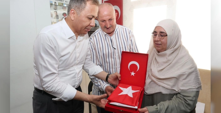 Yerlikaya, şehit polis Doğan'ın ailesini ziyaret etti