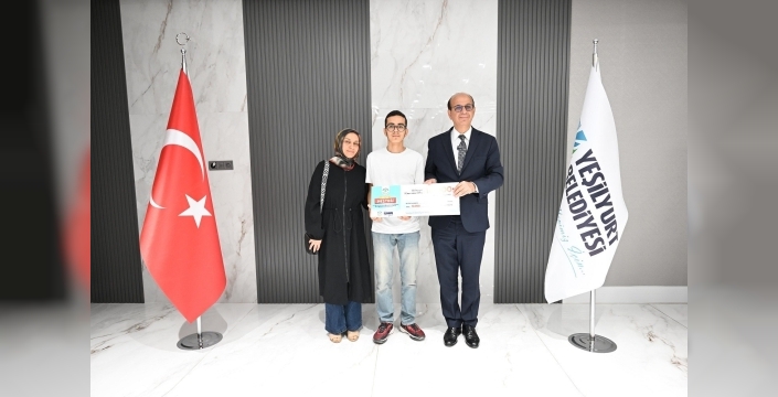 Yeşilyurt Belediyesi'nden başarılı öğrencilere ödül